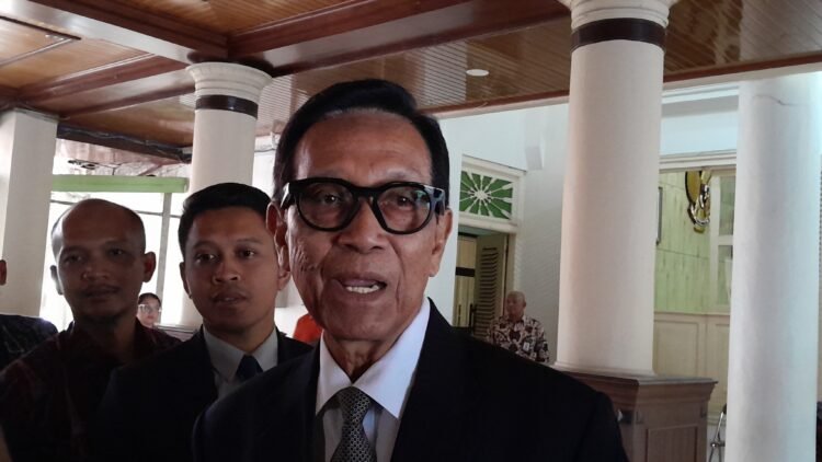 Gubernur Daerah Istimewa Yogyakarta (DIY), Sri Sultan Hamengku Buwono X, usai menghadiri agenda Rapat Paripurna di DPRD DIY setelah menjalani cuti selama sepekan, Kamis (2/7/2026).