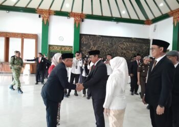 Wali Kota Yogyakarta, Hasto Wardoyo, dan jajarannya memberikan ucapan selamat kepada Budi Santosa Asrori yang dilantik menjadi Sekda Kota Yogyakarta, pada Rabu (8/7/2026).