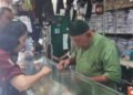 Salah satu penjual perlengkapan sekolah di Jalan Ibu Ruswo, Gondomanan, Kota Yogyakarta.