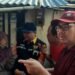 Wali Kota Yogyakarta Hasto Wardoyo saat melihat kondisi penerima bantuan bedah rumah di Kelurahan Panembahan, Keraton, Kota Yogyakarta, DIY, Minggu (12/7/2026).
