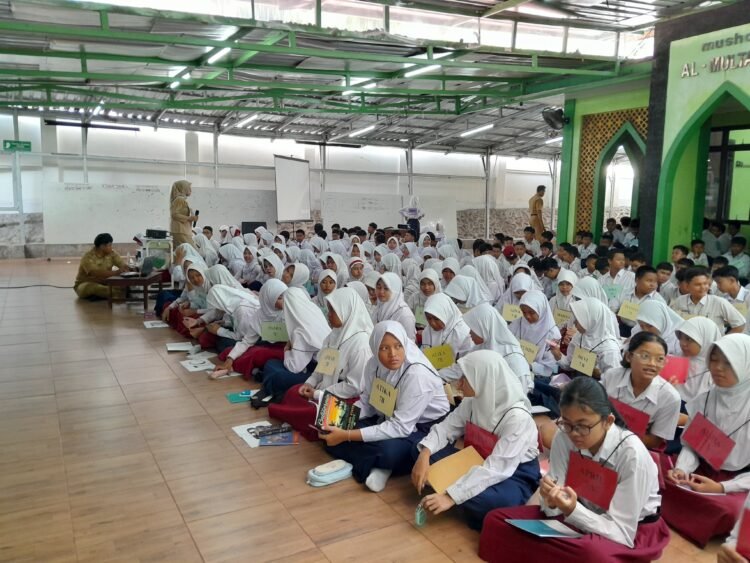 Suasana hari pertama Masa Pengenalan Lingkungan Sekolah (MPLS) di SMPN 10 Yogyakarta, pada Senin (13/7/2026).