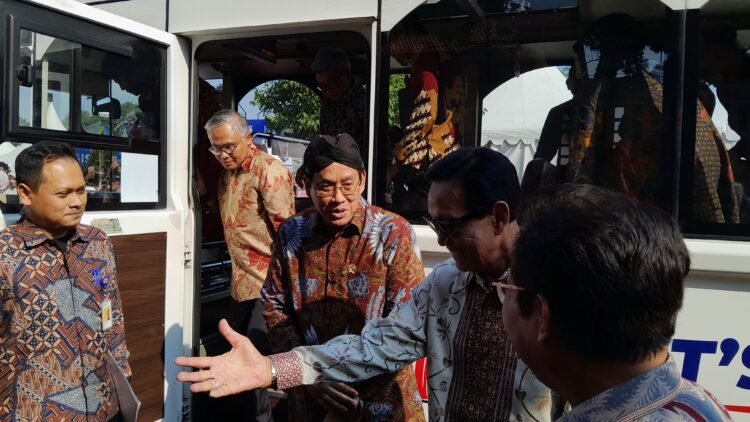 Menteri Keuangan RI, Purbaya Yudhi Sadewa, saat berkunjung ke Alun-alun Selatan Kota Yogyakarta, Kamis (16/7/2026).