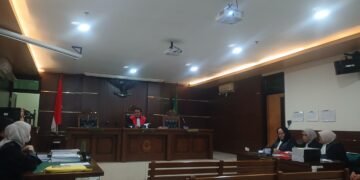 Suasana sidang praperadilan kasus dugaan korupsi hibah pariwisata Sleman dengan agenda pembacaan Replik Termohon dan penyerahan surat-surat alat bukti di Pengadilan Negeri Sleman, Rabu (22/7/2026).