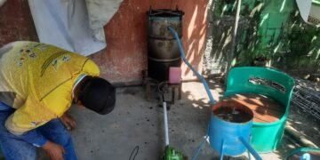 Pengolahan sampah perolisis memanfaatkan minyak jelantah di Bank Sampah Berlian, Tompeyan, Kota Yogyakarta, Minggu (26/7/2026).