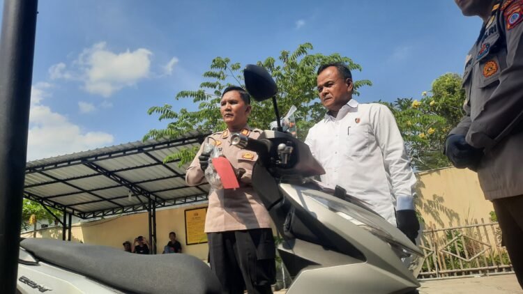 Polisi menunjukkan barang bukti pencurian motor di wilayah Tempel, Sleman, DIY, Senin (27/7/2026).