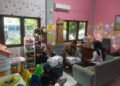 Penyidik Unit PPA Satreskrim Polresta Yogyakarta sedang mengecek berkas perkara kasus kekerasan anak Daycare Little Aresha, di ruangannya pada Selasa (28/7/2026).