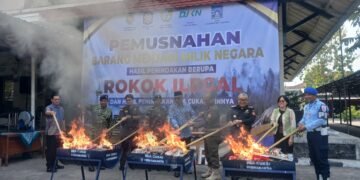 Satpol PP Daerah Istimewa Yogyakarta (DIY) bersama Bea Cukai Yogyakarta memusnahkan sebanyak 412.119 batang atau 700 kilogram rokok ilegal, pada Selasa (28/7/2026).