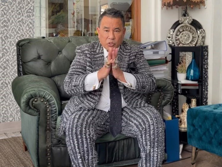 Pengacara Hotman Paris Hutapea klarifikasi dan meminta maaf kepada seluruh wartawan terkait pernyataannya.
