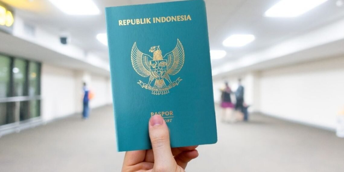 Ilustrasi paspor Indonesia.