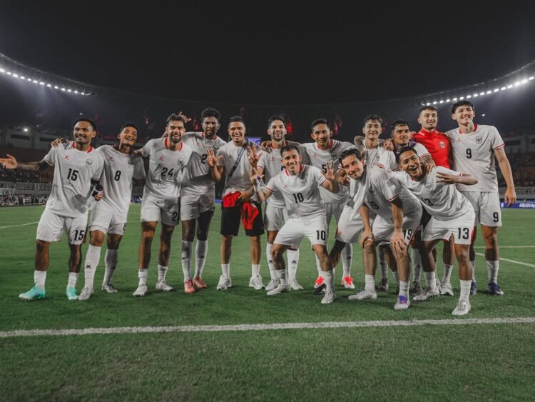 Para pemain Timnas Indonesia merayakan kemenangan atas Kamboja di laga Grup A Piala AFF 2026 di Stadion Pakansar, Bogor, Senin (27/7/2026).