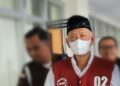 Mantan Jagabaya Kalurahan Condongcatur dibawa oleh anggota Kejaksaan Tinggi (Kejati) DIY usai ditetapkan menjadi tersangka penyalahgunaan Tanah Kas Desa di Padukuhan Pringwulung bersama mantan Lurah Condoncatur berinisial R, Selasa (30/6/2026).