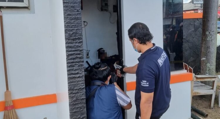Penemuan jenazah seorang Satpam berinisial AS (48) dalam kondisi tergeletak yang diduga akibat serangan jantung di Perumahan Sonosewu, Ngestiharjo, Kasihan, Bantul, DIY, Kamis (2/7/2026). (Polres Bantul)