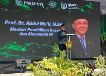 Menteri Pendidikan Dasar dan Menengah (Mendikdasmen), Abdul Mu'ti, saat menghadiri peresmian Muhammadiyah Sapen Universal School (MSUS) di Kabupaten Bantul, pada Minggu (5/7/2026).