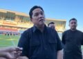 Menteri Pemuda dan Olahraga (Menpora) sekaligus Ketua Persatuan Sepakbola Seluruh Indonesia (PSSI), Erick Thohir, saat ditemui di Stadion Mandala Krida, Kota Yogyakarta, pada Rabu (8/7/2026).