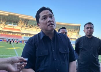 Menteri Pemuda dan Olahraga (Menpora) sekaligus Ketua Persatuan Sepakbola Seluruh Indonesia (PSSI), Erick Thohir, saat ditemui di Stadion Mandala Krida, Kota Yogyakarta, pada Rabu (8/7/2026).