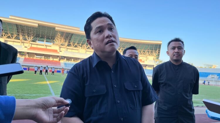 Menteri Pemuda dan Olahraga (Menpora) sekaligus Ketua Persatuan Sepakbola Seluruh Indonesia (PSSI), Erick Thohir, saat ditemui di Stadion Mandala Krida, Kota Yogyakarta, pada Rabu (8/7/2026).