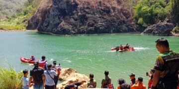 Evakuasi korban tenggelam di Sungai Oyo, Selopamioro, Imogiri, Bantul, Selasa (21/7/2026).