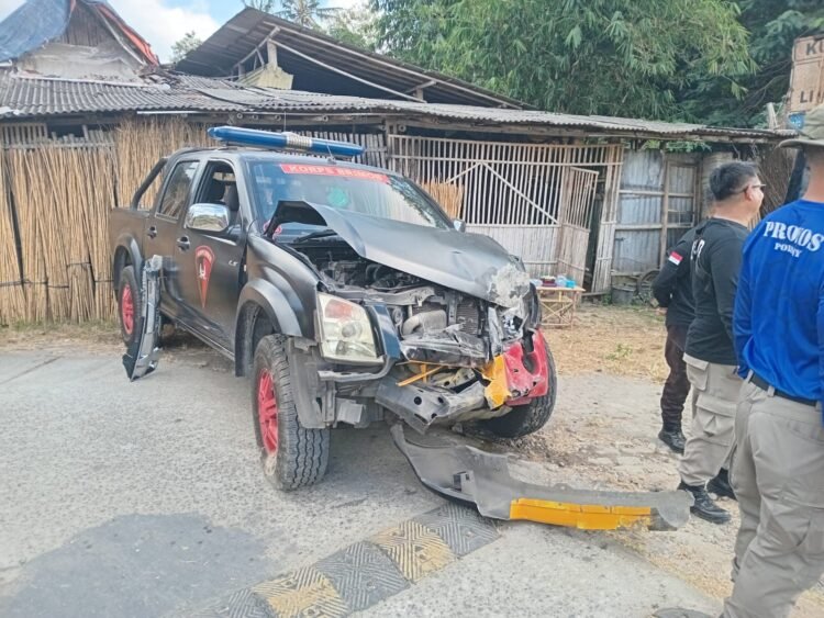 Kondisi mobil Brimob usai mengalami kecelakaan di Dusun Tapen, Kalurahan Argosari, Sedayu, Bantul, Kamis (23/7/2026) sekitar pukul 08.15 WIB.