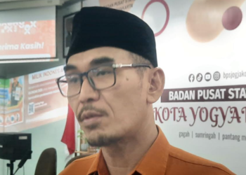 Kepala Badan Pusat Statistik (BPS) Kota Yogyakarta Joko Prayitno saat diwawancarai, Rabu (1/7/2026). [populi.id/Hadid Pangestu]