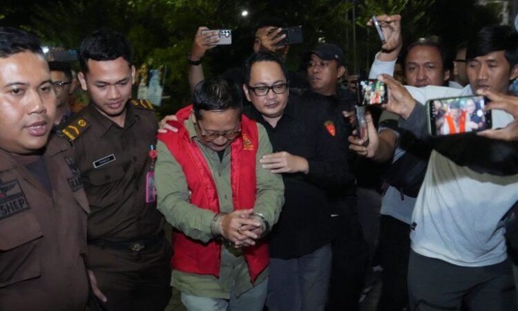 Mantan DIrut Perusahaan Daerah Taman Satwa Kebun Binatang Surabaya (PD TS KBS) Choirul Anwar (CA) tersangka korupsi pakan satwa Rp10,2 miliar.
