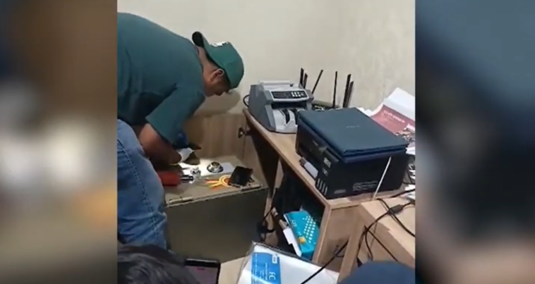 Polri melakukan penggeledahan di Cafe de'Clan Signature terkait dugaan korupsi di PLN