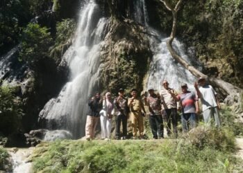 Wakil Bupati Gunungkidul Joko Parwoto meninjau destinasi wisata air terjun Sri Gethuk di Playen