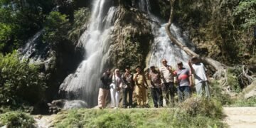 Wakil Bupati Gunungkidul Joko Parwoto meninjau destinasi wisata air terjun Sri Gethuk di Playen