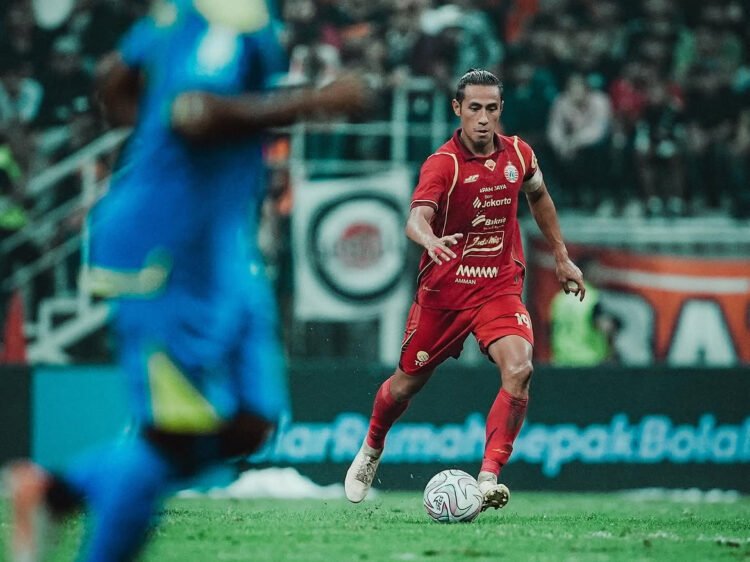 Hanif Sjahbandi saat membela Persija Jakarta.