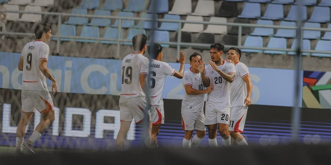Pemain Timnas Indonesia, Shayne Pattynama (dua dari kanan), merayakan gol yang dicetak ke gawang Timor Leste dalam laga Grup A Piala AFF 2026 di Chonburi Stadium, Jumat (31/7/2026).