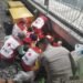 Anggota medis melakukan evakuasi jenazah pria lanjit usia yang tertemper di Timur Fly Over Janti, Caturtunggal, Depok, Sleman, DIY, Minggu (3/8/2026). (Polresta Sleman)