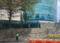 Sejumlah titik sekitar Pakuwon Mall dilakukan pemasangan pagar, Senin (3/7/2026).