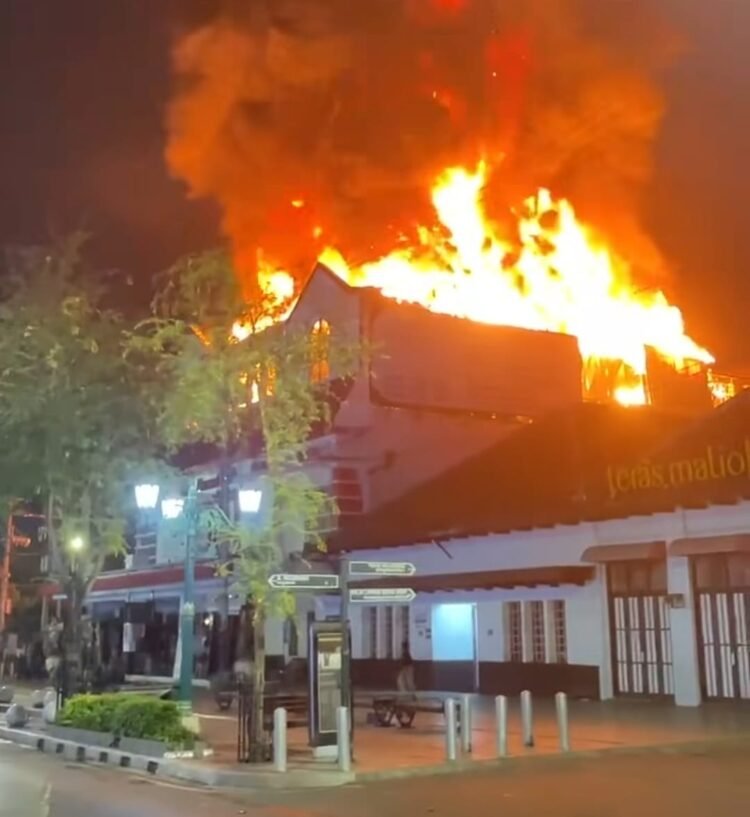 Setelah 3 Jam, Kebakaran di Hamzah Batik Malioboro Berhasil Dipadamkan