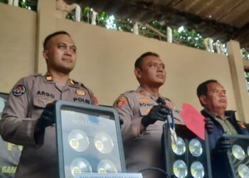 Pencuri Jual Murah Lampu LED Proyek Jalan Tol