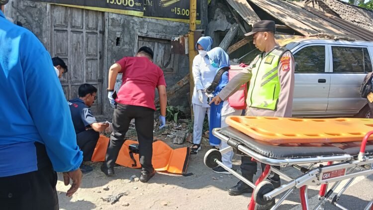 Pengendara Aerox Tewas Usai Tertabrak Panther
