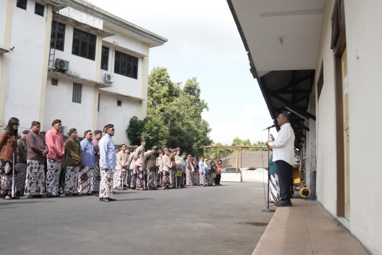 Dinas PUPKP Gelar Apel Besar Bersama Bupati Harda Kiswaya