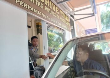 Layanan SIM Drive Thru Hanya Lima Menit