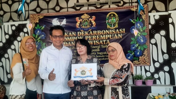 Kadin Bantu KWT Semaki Gede Kembangkan Pertanian Ramah Lingkungan